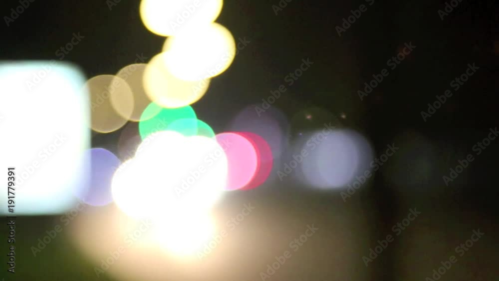 Autolichter in der Stadt unscharf gestellt, Bokeh full HD 1080p Video Footage