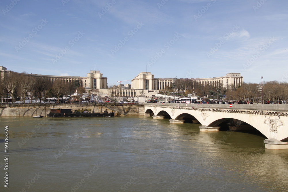 Crue de la Seine sous le Pont d'Iéna à Paris
