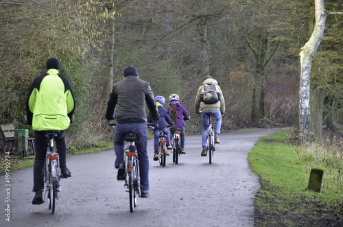 Familienausflug auf dem Radfahrer am Baldeneyee Essen, Ruhrgebiet, Nordrhein –Westfalen