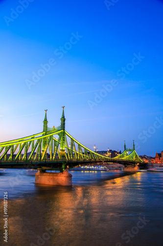 Fotografía The Liberty Bridge in Budapest, Hungary