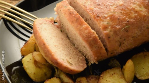 Mureke Rolo-de-carne Polpettone Giò Hackbraten ミートローフ video Pain de viande Meatloaf קציץ בשר Köttfärslimpa Vleesbrood 미트로프 Pastel de carne Rôti haché Sekaná Kjøttpudding มีตโลฟ
