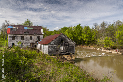 Abandoned Falls of Rough Mill - Green River - Kentucky © Sherman Cahal