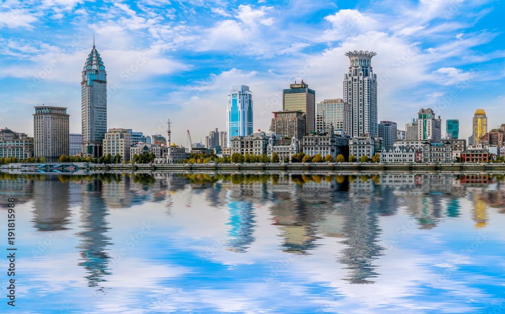 Obraz premium Rivers and old buildings in the Bund, Shanghai