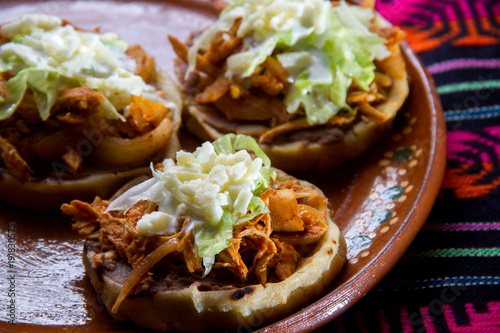 Mexican food: tinga sopes