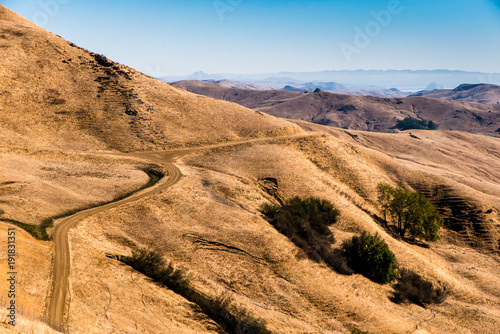 Einsame Hügel in Kalifornien