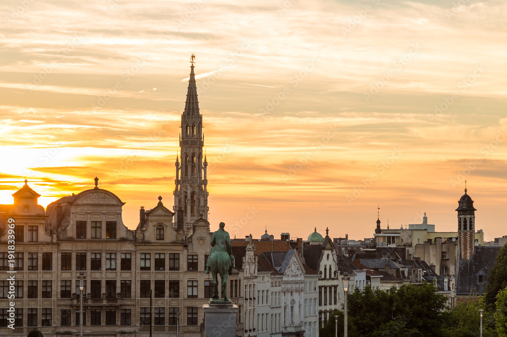 Naklejka premium Sunset in Brussels, capital of Belgium as seen from Mont des Arts garden