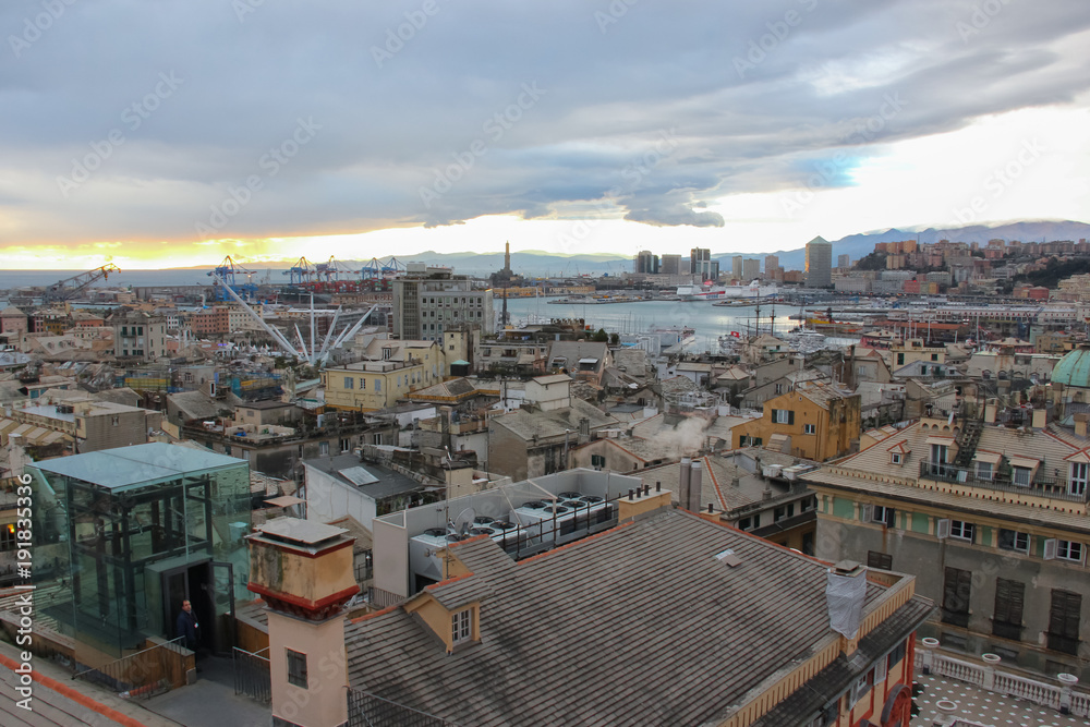 I tetti e l'orizzonte di Genova
