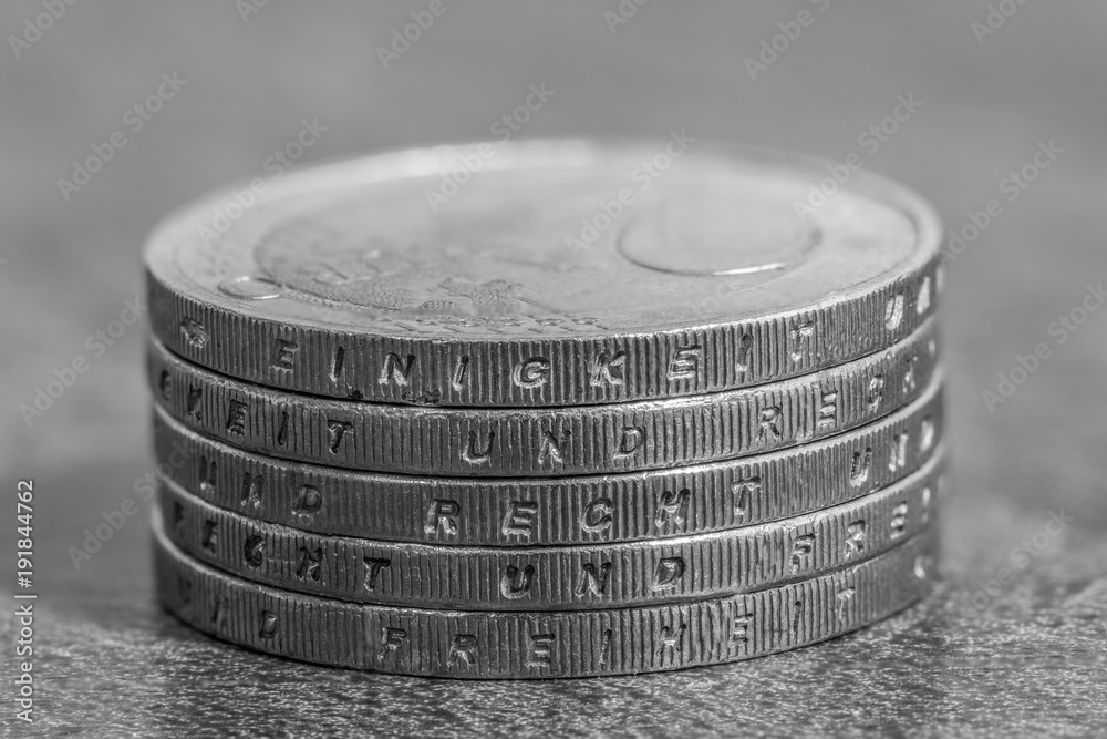 Gestapelte Euro Münzen mit den deutschen