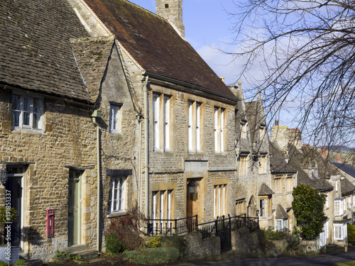 England, Oxfordshire, Cotswolds, winter sunshine on the picturesque homes that line The Hill in Burford