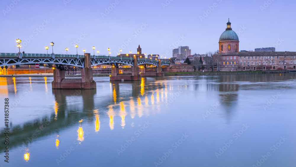 Naklejka premium View of Garonne river and hospital La Grave in Toulouse city 