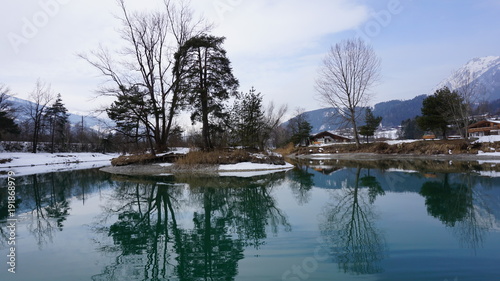 Fototapeta Naklejka Na Ścianę i Meble -  Terfens in Tirol Österreich nahe Schwaz Badesee Weisslahn im Winter 2018