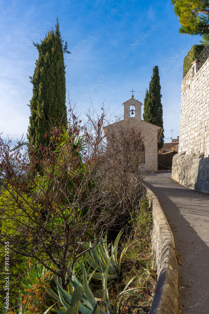 Obraz premium A chapel on the street, Provence