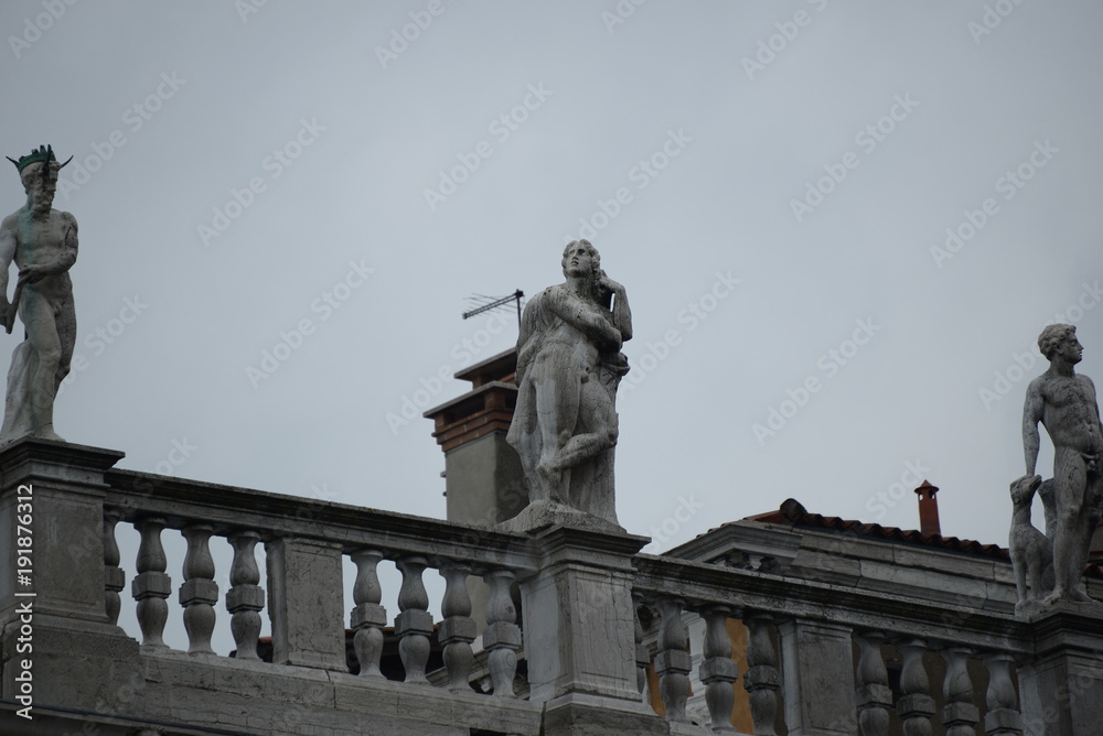 Skulptur Mensch Markusplatz Venedig Stock Photo | Adobe Stock