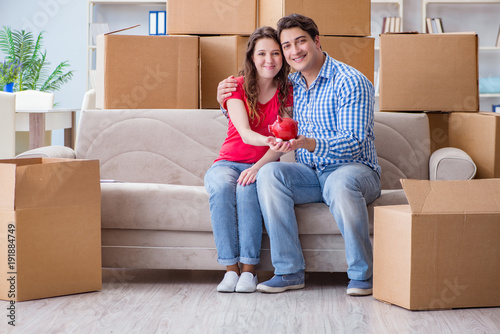 Young pair moving in to new house with boxes © Elnur