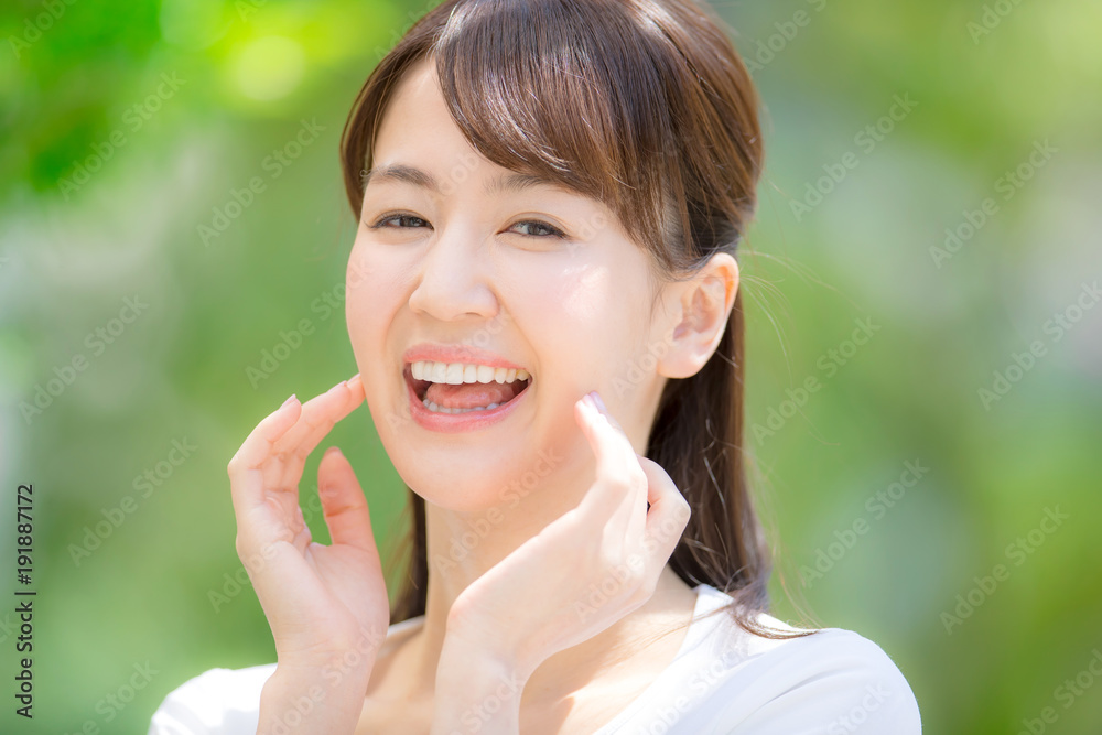 スキンケア・女性・新緑 スキンケア・女性・新緑
