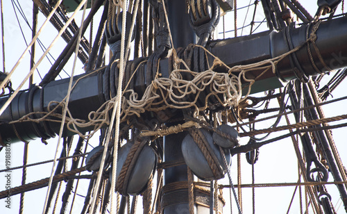 Tableau sur toile Frégate l'Hermione Bassin des Chalutiers La Rochelle France