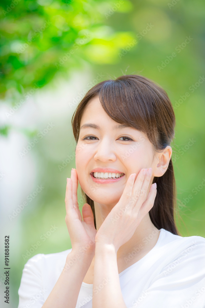 スキンケア・女性・新緑 スキンケア・女性・新緑