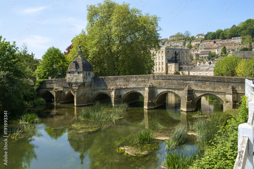 Obraz premium Historic Town Bridge and Lock-up, Bradford-on-Avon, Wiltshire, UK