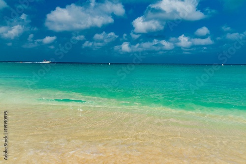 Fototapeta Naklejka Na Ścianę i Meble -  panorama of the Eagle Beach white beach of the Caribbean sea Island of Aruba