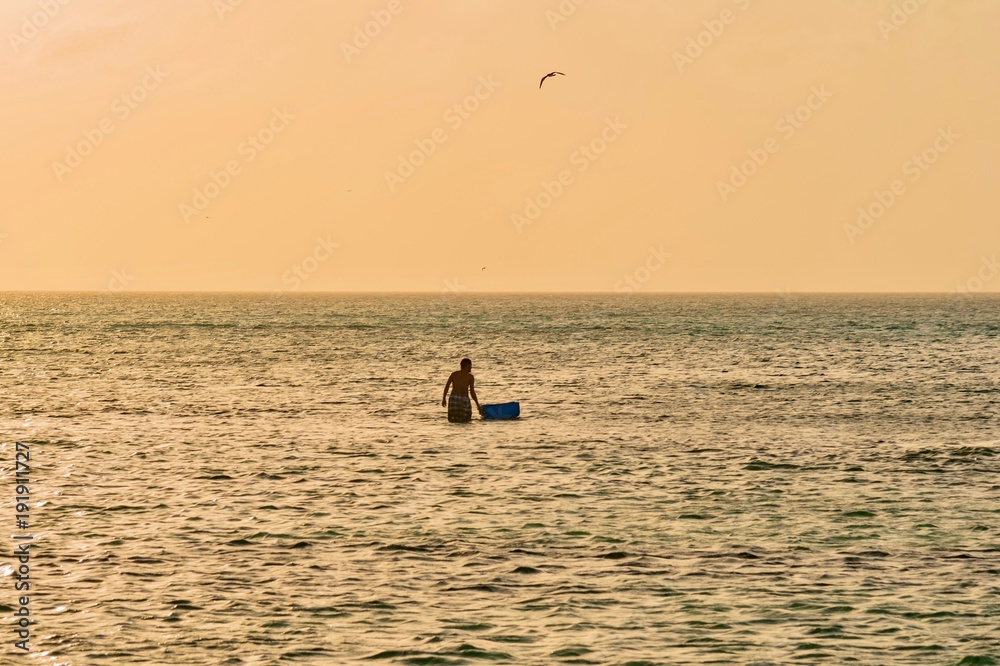 Fototapeta premium sunset on the coast of the island of Aruba on the Caribbean sea
