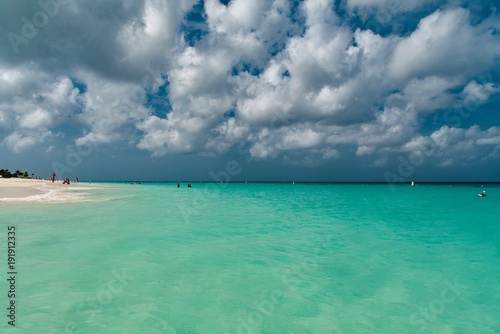 Fototapeta Naklejka Na Ścianę i Meble -  tropical Caribbean beach with white sand island of Aruba