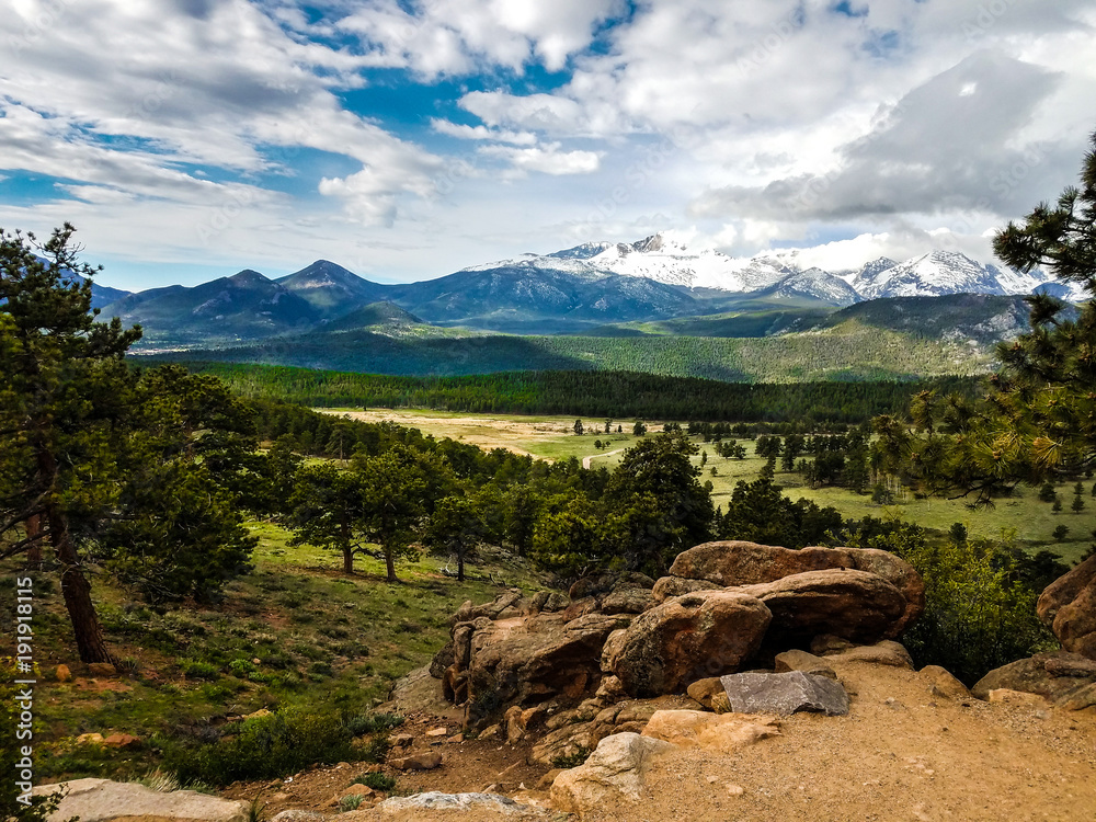 Φωτογραφία This image was captured on one of the lowest points on Trail Ridge Road in the Rocky Mountain National Park in Colorado