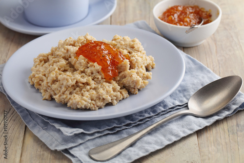 Oatmeal porridge with jam