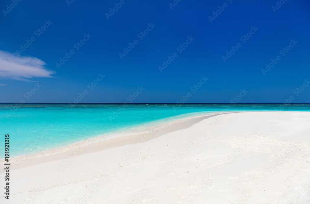 Fototapeta premium Beautiful tropical beach at Maldives