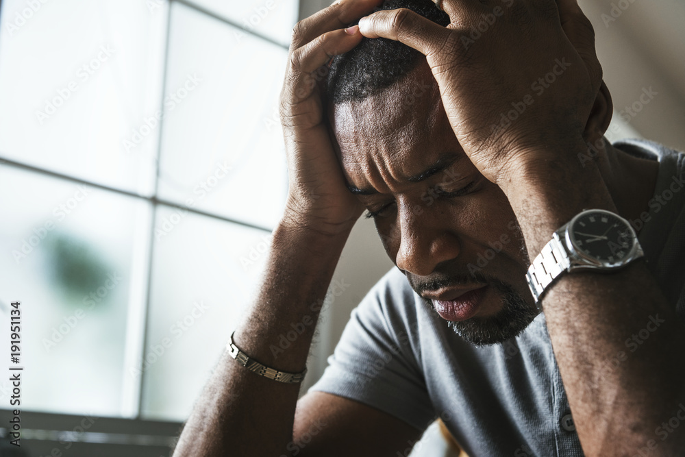 Black guy stressting and headache - obrazy, fototapety, plakaty 
