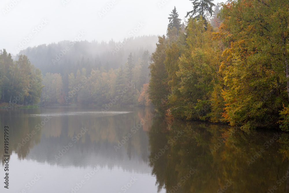 Herbststimmung am Wasser Elbings Talteich im Harz Herbststimmung am Wasser Elbings Talteich im Harz