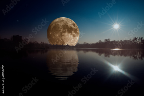 Tableau sur toile A huge full moon rising