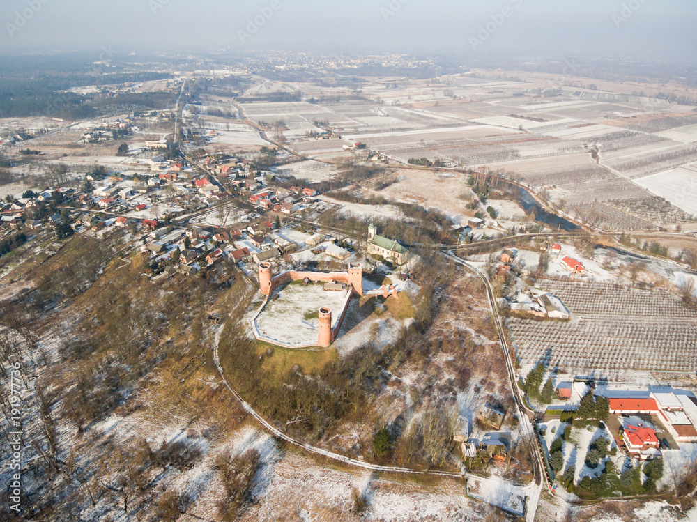Widok z lotu ptaka na zamek w Czersku - obrazy, fototapety, plakaty 