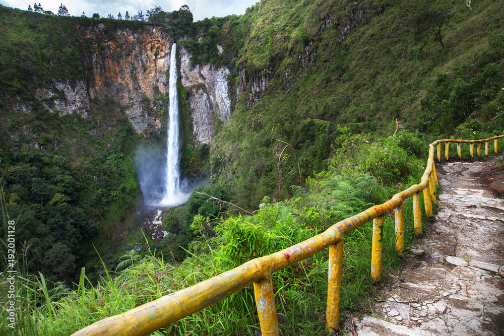 Fototapeta premium Sipiso-piso waterfall, Northern Sumatra, Indonesia