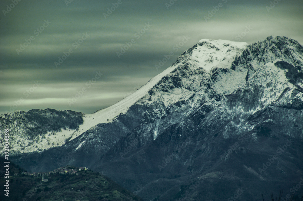 Fototapeta premium Alpi Apuane e l'inverno