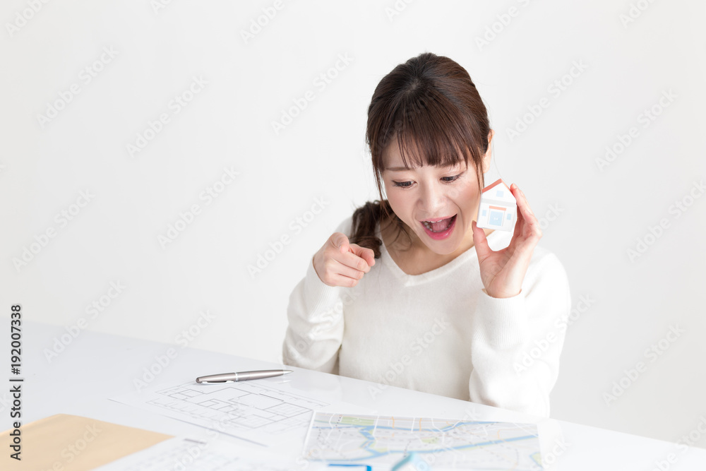 住宅探し・女性 住宅探し・女性