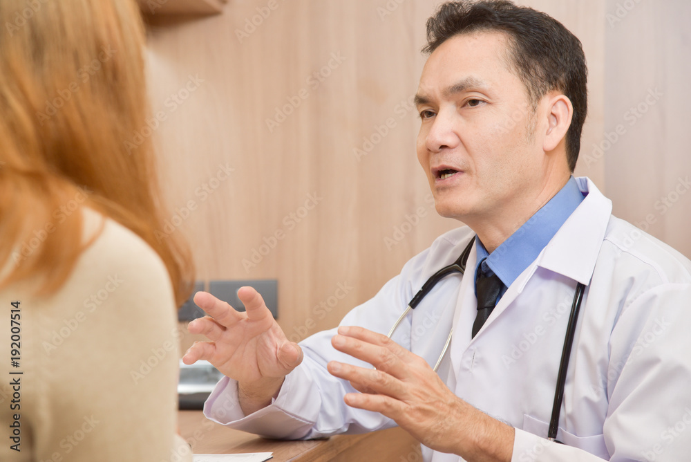 Fototapeta premium Asian Senior male Doctor talking to female patient.