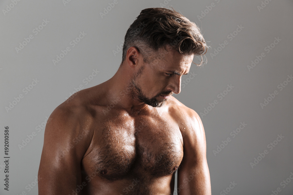 Φωτογραφία Close up portrait of a muscular mature shirtless sportsman