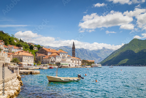 Obraz na płótnie Historic town of Perast at Bay of Kotor in summer, Montenegro w salonie
