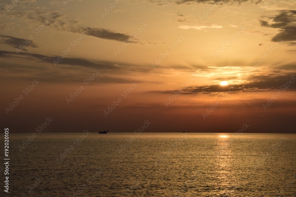Sonnenaufgang am Meer, Wolkenstimmung