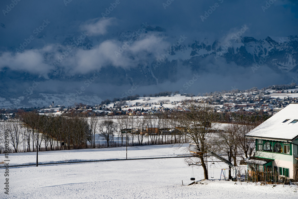 Liechtenstein im Winter: Blick auf Mauren