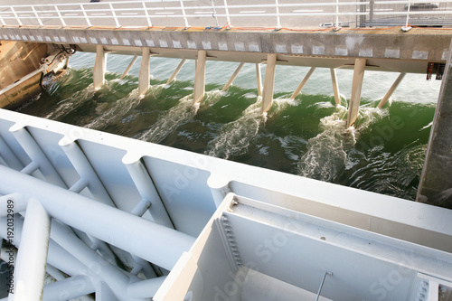 Tidal current around a hydro electric station