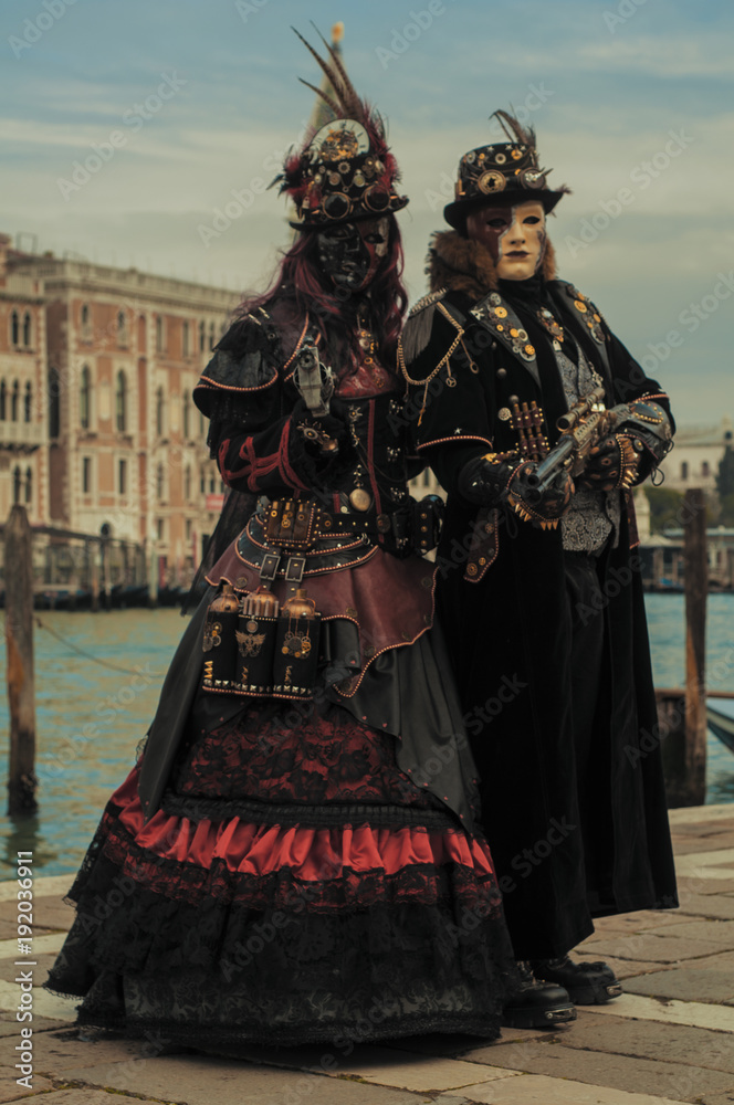 Carnevale di Venezia 2018. Machera di fronte alla chiesa di Santa Maria della Salute (Venezia).