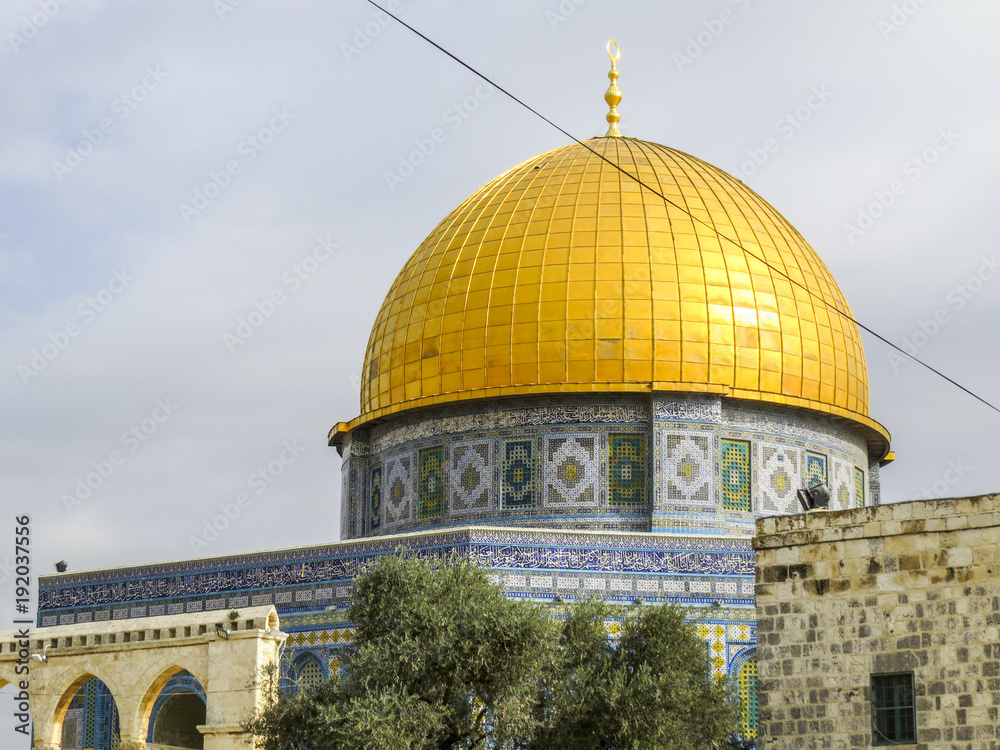Fototapeta premium Jerusalem, Israel - Dome of the Rock mosque on Temple Mount in Jerusalem, Israel