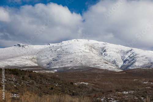 Panoramic of Riaza with the remains of snow still on the mountains © josevgluis