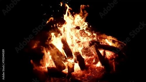 Lagerfeuer in der Wildnis