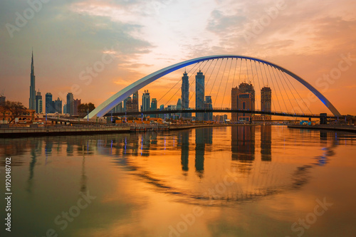 Obraz na płótnie Amazing Dubai downtown view at the sunset, United Arab Emirates w salonie