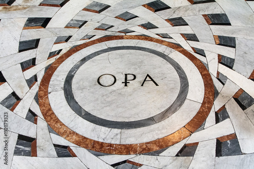 Ornament im Dom zu Florenz, Christus als Alpha und Omega