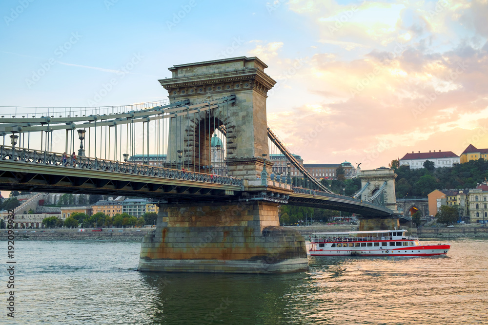 Naklejka premium Chain bridge on Danube river in Budapest city