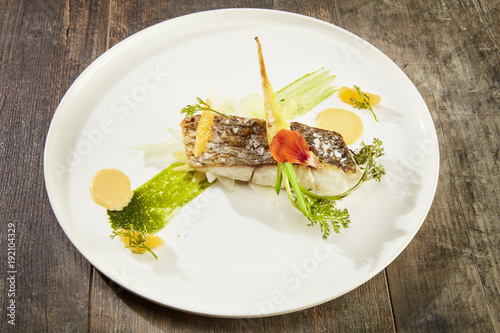 Pavé de maigre et légumes croquants