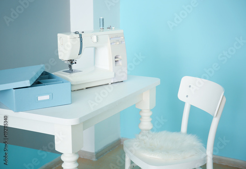 Sewing machine on table in tailor's workshop © Africa Studio